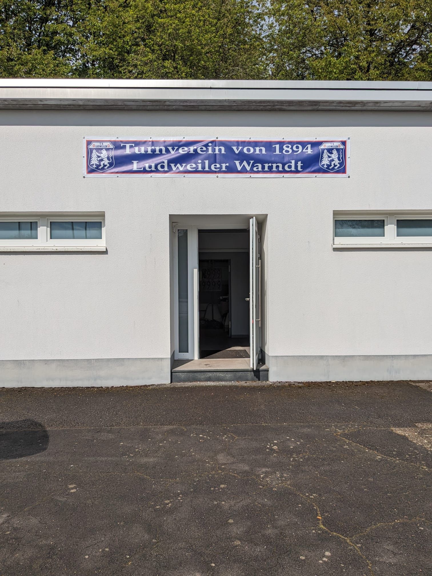 Warndtstadion mit neuem Tranzparent